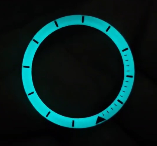 Swiss Super-LumiNova dive watch