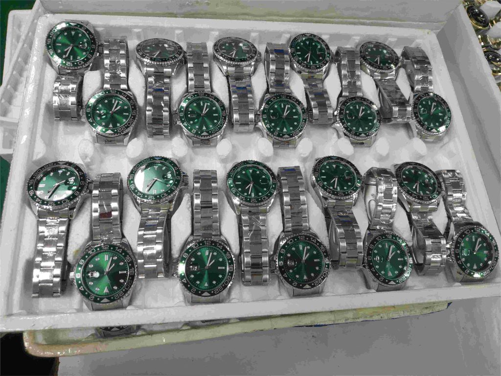A bulk order of diver wathes from Dous Watch factory