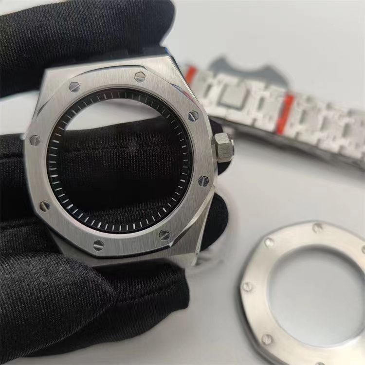 316L stainless steel satin-finished case